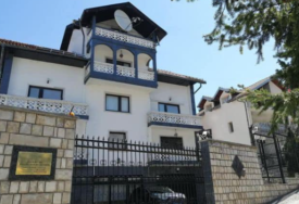 "Što prije pronaći krivca" Ruska ambasada u BiH osudila napade na Sabornu crkvu u Mostaru (FOTO)