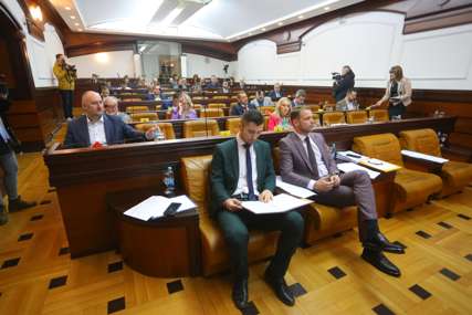 Počela sjednica Skupštine grada: Rebalans i budžet pred odbornicima, novi sastanak o amandmanima (FOTO)