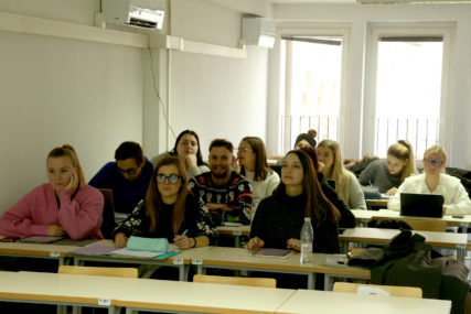 STUDENTI BROJE MINUTE Sutra polaganje prijemnih ispita u Srpskoj za buduće brucoše