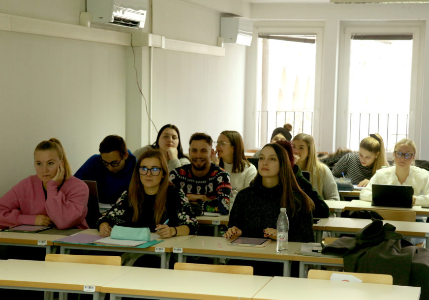 slovenija - kopar Univerzitetu Na Primorskem studenti 