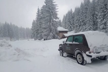 snijeg i auto