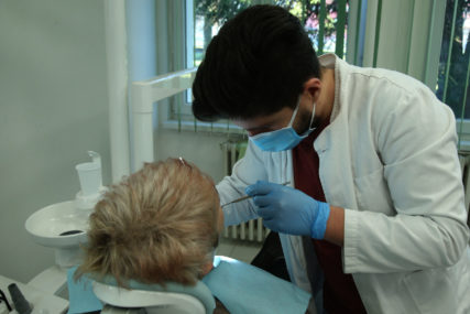 (FOTO) Zubi kod građana u sve gorem stanju: Prvi karijes se dobija već u 3. godini