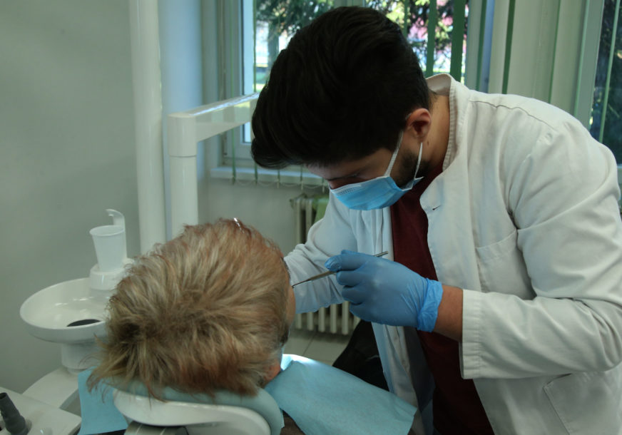 stomatolog zubar stomatologija 