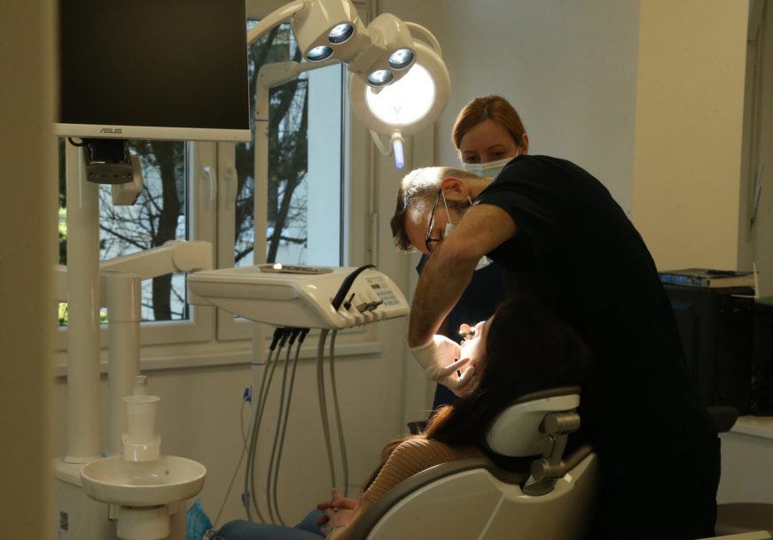stomatolog zubar stomatologija 