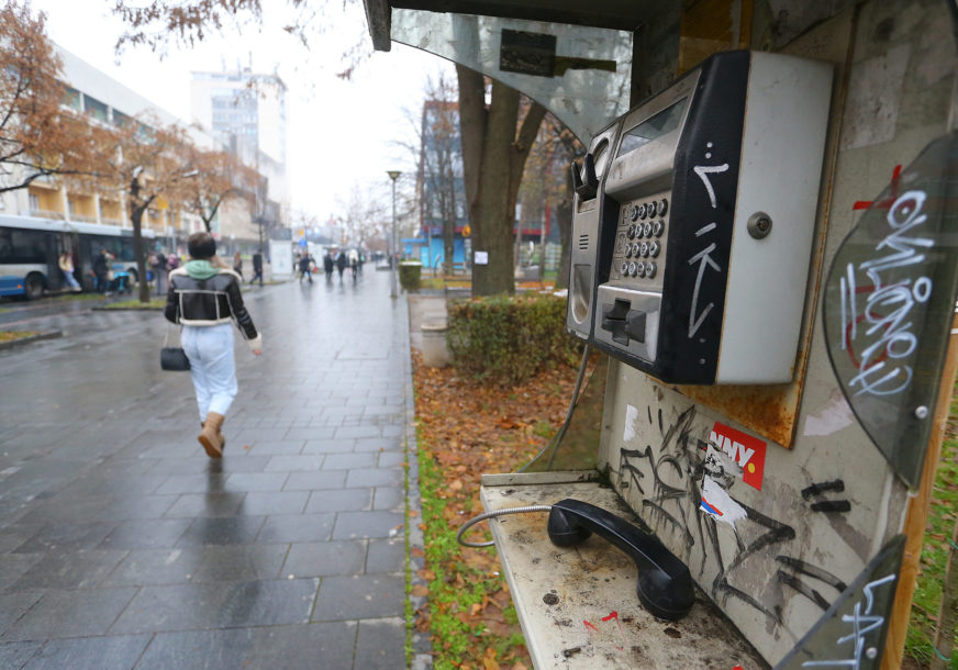 telefonska govornica stari telefon