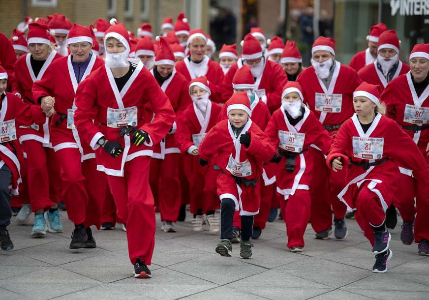 IMALI SAMO JEDAN USLOV Više od 1.000 Djeda Mrazova učestvovalo u trci