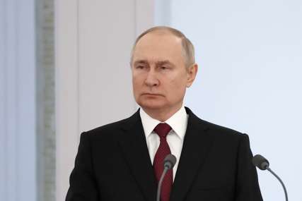 Ruski lider naredio primirje za Božić: Putin tražio prekid vatre duž cijele linije fronta od sutra