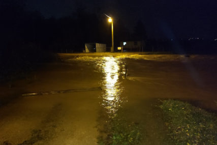 Poplavljena ulica u banjalučkom naselju Zalužani