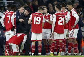 Podrhtava ostrvski fudbal Arsenal "OPLJAČKAO" gradskog rivala (FOTO)