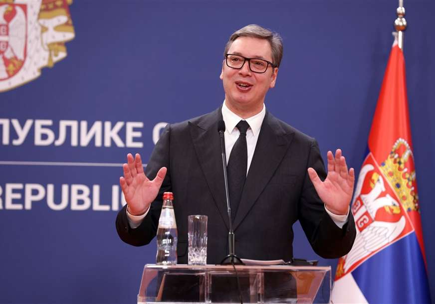 Vučić o napadima na sina “Ponosan sam na Danilovu ljubav prema Republici Srpskoj i srpskom narodu na KiM” (FOTO)
