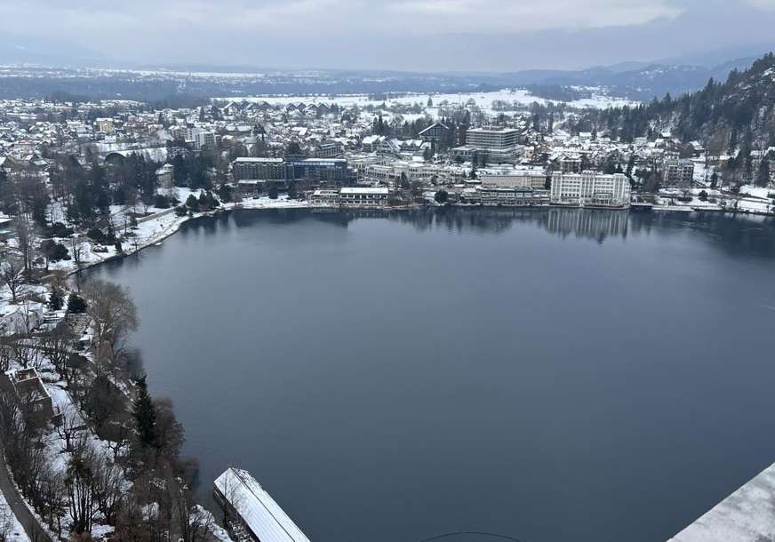 Bledsko jezero u našem objektivu: Zimska razglednica iz Slovenije (FOTO)