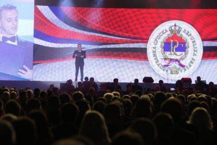 Svečana akademija povodom obilježavanja Dana Republike počela himnama Srpske i Srbije (FOTO)