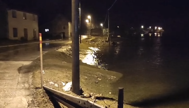 POPLAVE U HERCEGOVINI Zbog obilnih padavina nekoliko kuća u Gacku pod vodom, na pojedinim dionicama obustavljen i saobraćaj (VIDEO)