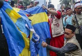 Zapalili zastavu Švedske: Protesti u Indoneziji zbog spaljivanja Kurana