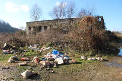 Ovdje je snimljen film "Turneja", a sada je deponija: Zapušten društveni dom u Johovi kod Kozarske Dubice (FOTO)