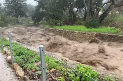 Vanredno stanje zbog oluje u Kaliforniji: Izmješten cijeli grad u kojem žive princ Hari i Megan (VIDEO, FOTO)