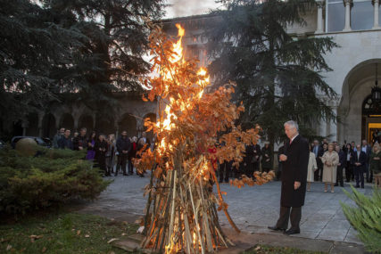 Badnje veče proslavljeno i na Kraljevskom dvoru: Karađorđevići poželjeli dobro zdravlje, mir i blagostanje