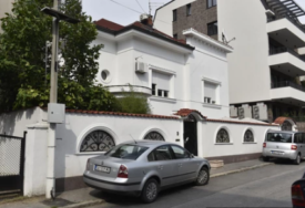(FOTO) Vila koja nikog ne ostavlja ravnodušnim: Mile Kitić i Marta Savić žive U KUĆI VRIJEDNOJ 500.000 EVRA