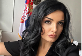 (FOTO) USKI PRSLUK SAMO ŠTO NE PUKNE Nikad dublji dekolte Milene Popović, mreže se usijale