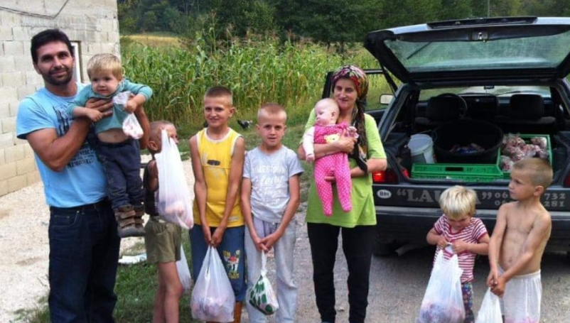PREPUŠTENI SAMI SEBI Desetoro djece ostalo bez majke, a za dostojan život potrebna im je pomoć humanih ljudi (FOTO)