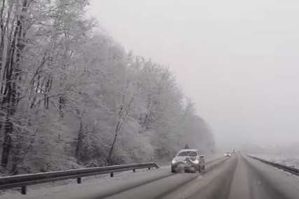 Snijeg već napravio haos u  Hrvatskoj: Auto-put zameten, brojne nesreće (VIDEO)