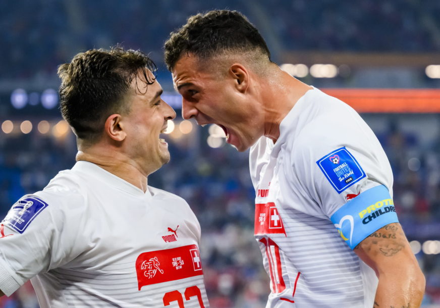 Šaćiri i Džaka slave gol u meču Srbija - Švajcarska na SP u fudbalu