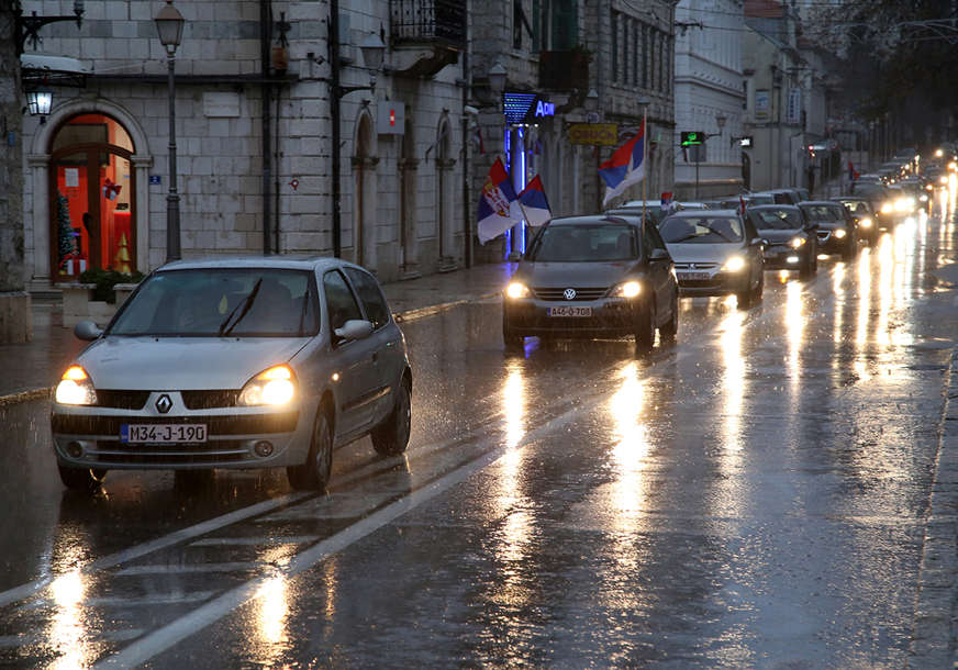 Dan Republike proslavljen i u Hercegovini: Kolona automobila okićenih zastavama prošli kroz Bileću i Trebinje