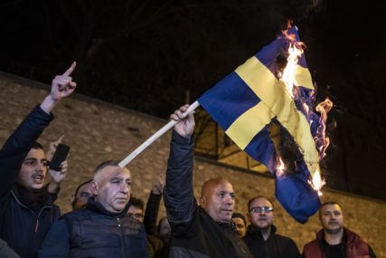 Protesti zbog spaljivanja Kurana: Nekoliko hiljada ljudi ispred Švedske ambasade u Turskoj