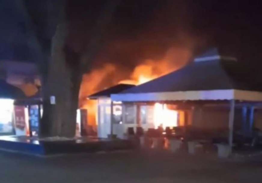 "Vjerovatno je ložio da se ugrije" Jezivi detalji požara, mještani otkrili uzrok smrti nesrećnog muškarca (VIDEO)