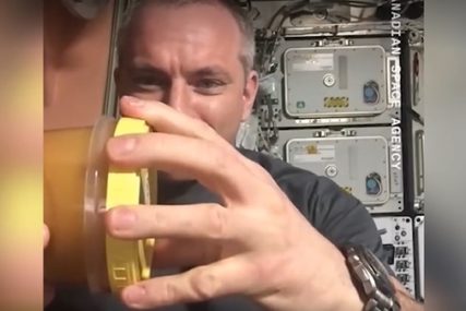 Prizor je potpuno nadrealan: Astronaut pokazao šta se dešava sa teglicom meda u svemiru (VIDEO)