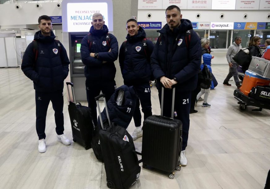 Fudbaleri Borca na aerodromu pred odlazak na priprema u Antaliju