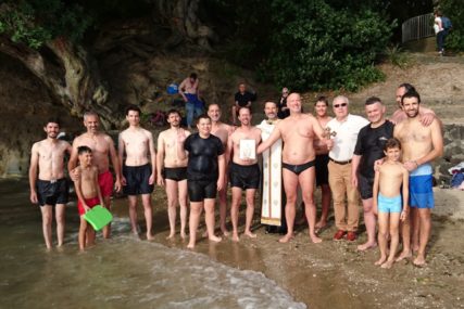 Takmičilo se 15 pravoslavaca: Za Časni krst se plivalo i na Novom Zelandu (FOTO)