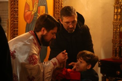 Pravoslavni Božić u katoličkoj crkvi: Kako Srbi u Celju slave najradosniji praznik (FOTO)