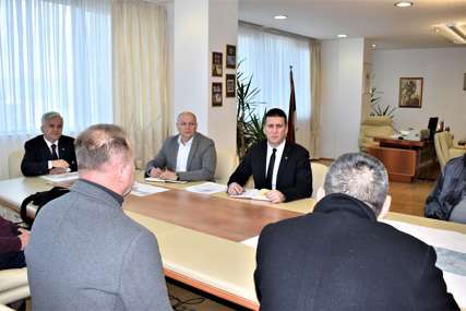 "Spremni smo za rješavanje problema koji ih muče" Ministar Čubrilović obećao pomoći taksistima iz Srpske