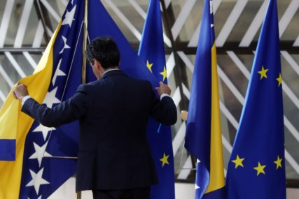 zastave EU i BiH