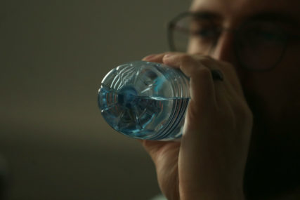 Zaboravite na pravilo "2 litra": Koliko vode treba piti u toku jednog dana