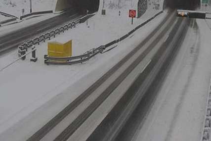 STIGLA PROMJENA VREMENA U Hrvatskoj obilne snježne padavine već stvaraju problem vozačima