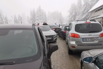 KOLAPS NA KOZARI Nedostatak parkinga i saobraćajna nekultura garancija su nervoze i uništenog snježnog vikenda (VIDEO)