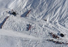 Opasnost na alpskim skijalištima: Lavine “progutale” najmanje deset ljudi