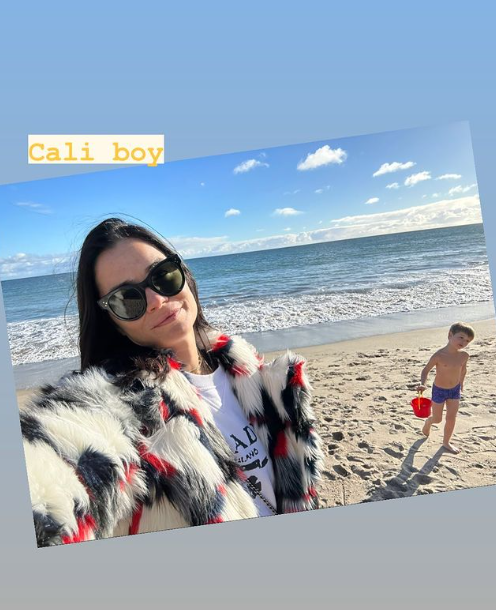 Marija Karan na plaži sa sinom