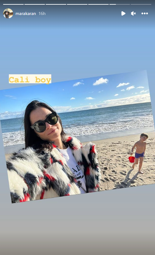 Marija Karan na plaži sa sinom