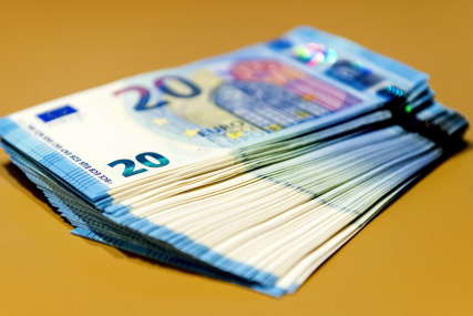 Hrvati se navikavaju na euro: Čekao kusur, pa dobio lire i marke