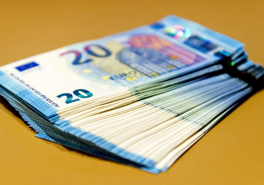Hrvati se navikavaju na euro: Čekao kusur, pa dobio lire i marke