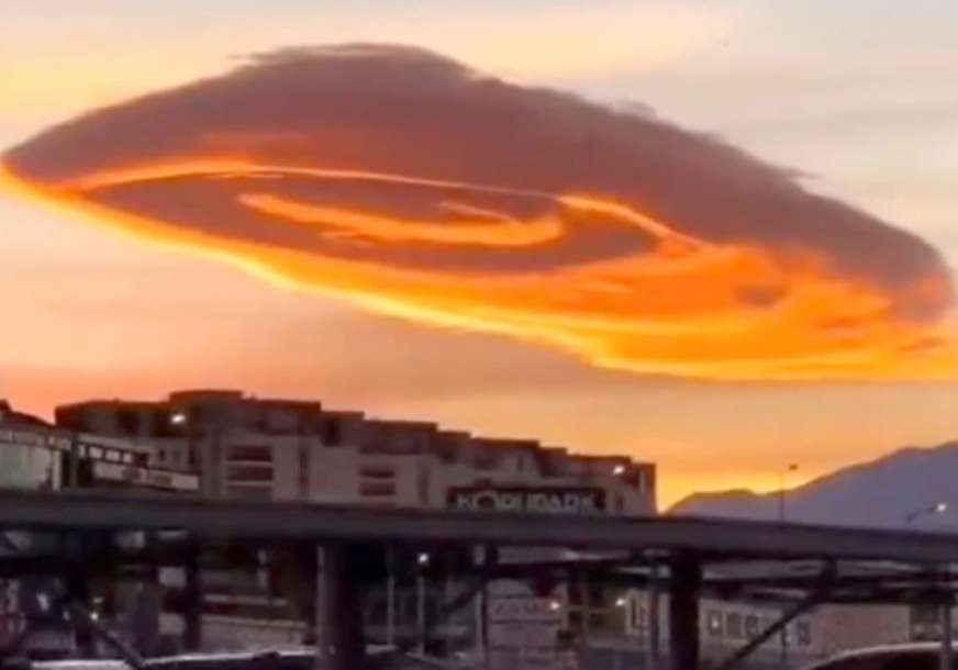 “VEOMA ZANIMLJIVO” U Turskoj snimljen neobičan oblak, evo o čemu se radi (VIDEO)