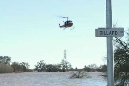 Jake oluje donijele velike količine vode: Građanima u Kaliforniji naređeno da se evakuišu zbog poplava (VIDEO)