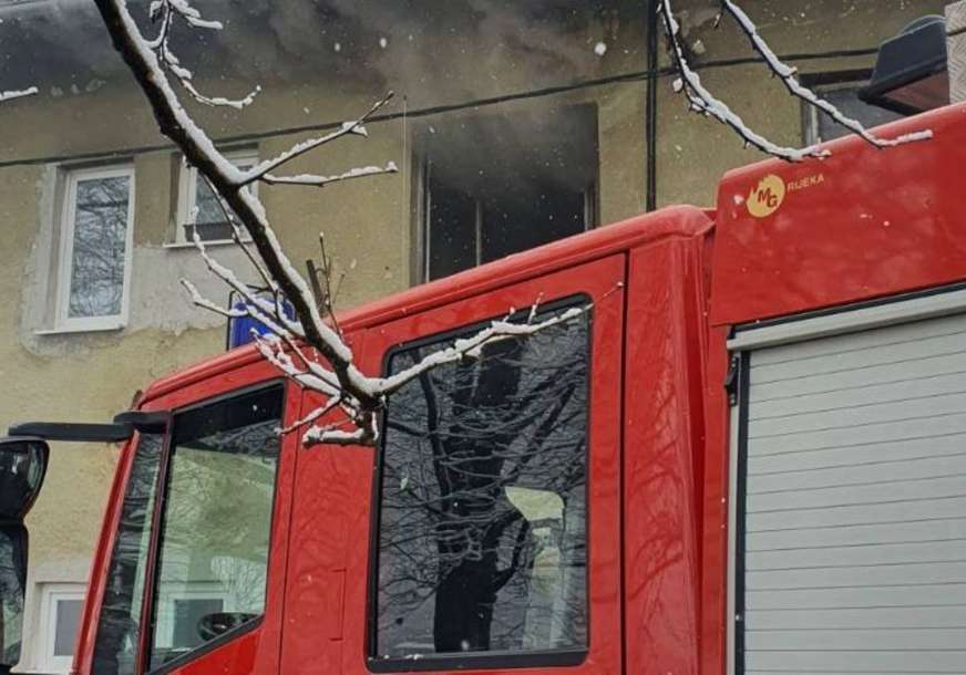 IZGORIO KROV KUĆE U Kostajnici blagovremenom reakcijom vatrogasaca spriječena tragedija