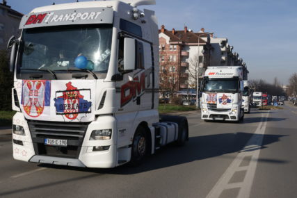 I ove godine: Desetine kamiona prodefilovalo kroz Banjaluku za Badnji dan (VIDEO, FOTO)