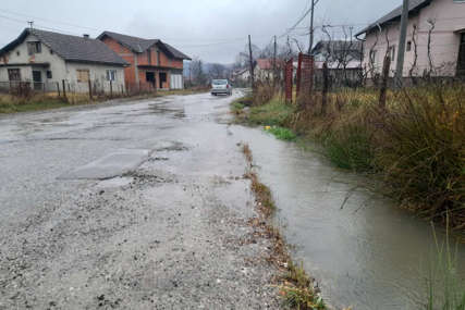 Muke mještana Priječana: Odvodni kanali puni, voda po putu (FOTO)