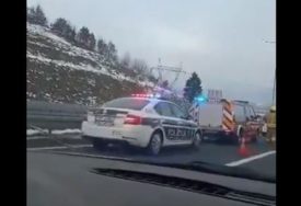 Nesreća na auto-putu: Balvani pali s kamiona, srećom izbjegnuta tragedija (VIDEO)