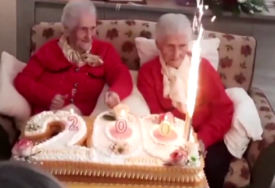 Bliznakinje iz Italije proslavile 100. rođendan: Zajedno imaju 200 godina, ali su i drugima otkrile tajnu dugovječnosti (VIDEO)